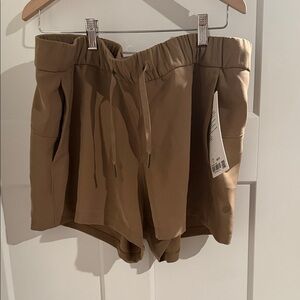 NWT Lululemon Athletica Tan Athletic Shorts 12